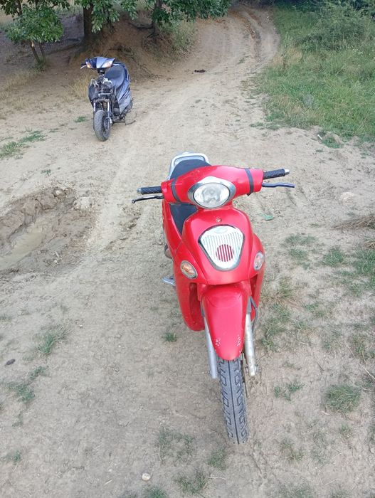 Vând scuter de 150 cc cu acte de Italia