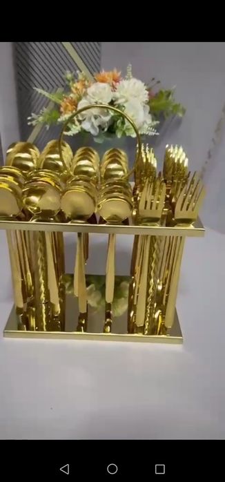 Продам столовый набор новые .