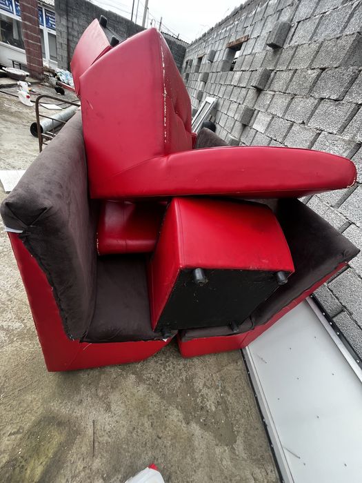 Столы и стулья тағы заттар бар