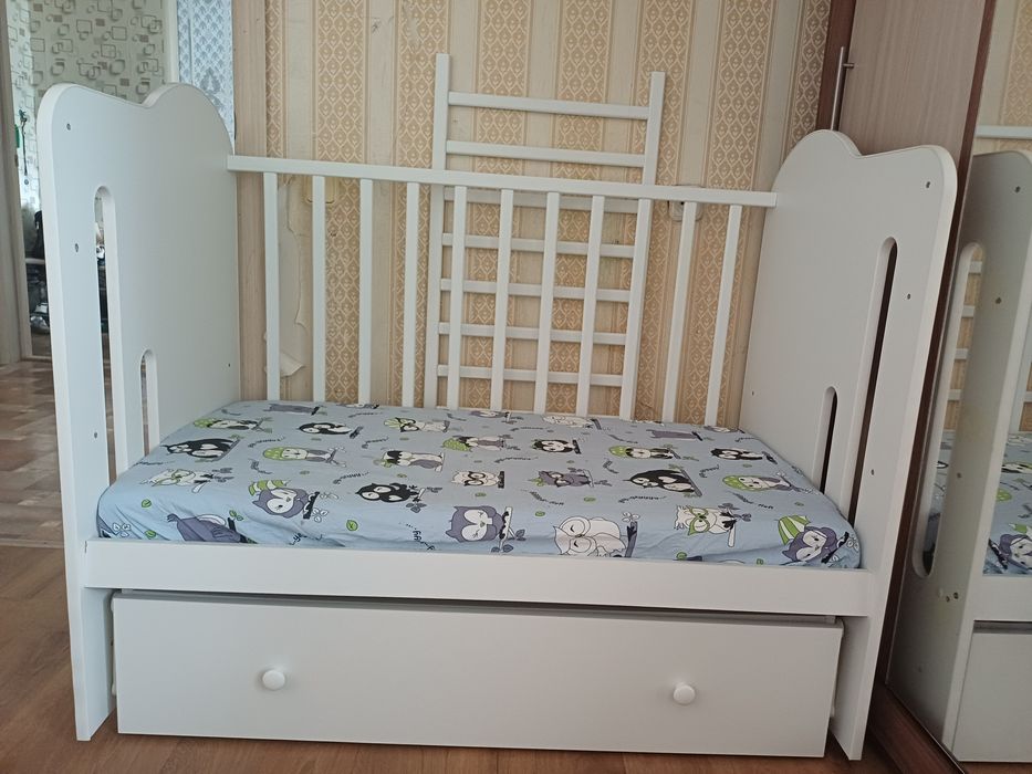 Продам детскую кроватку и стульчик для кормления