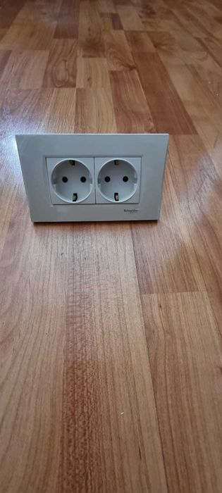 Prize si intrerupatoare Schneider