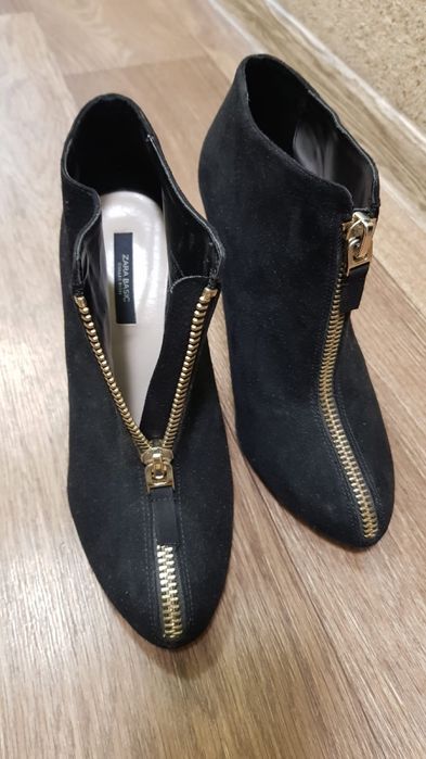 Замшевые ботильоны Zara