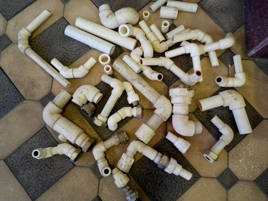 Запчасти Б/У американки пластик на металл, углы, повороты,краны