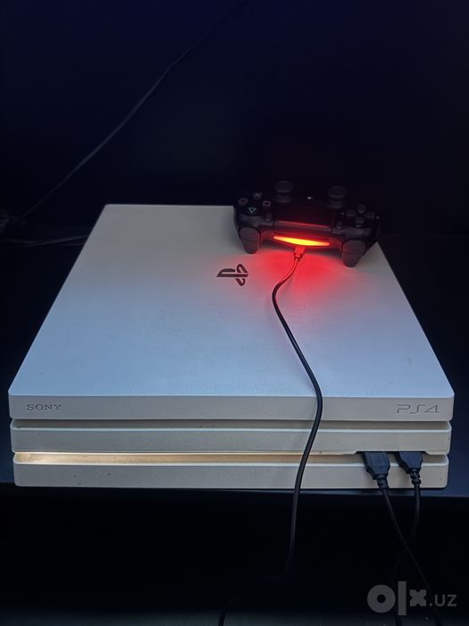 Playstation 4 pro 4K 1T Plesteshin tinniq