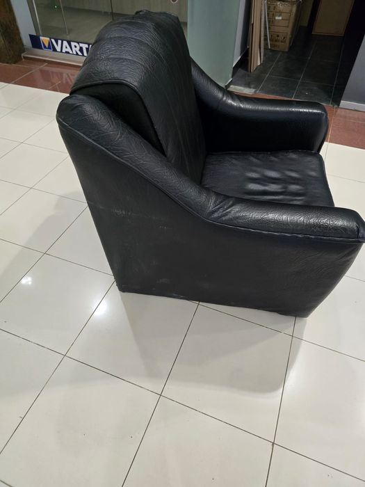 Vand 2 fotolii de piele