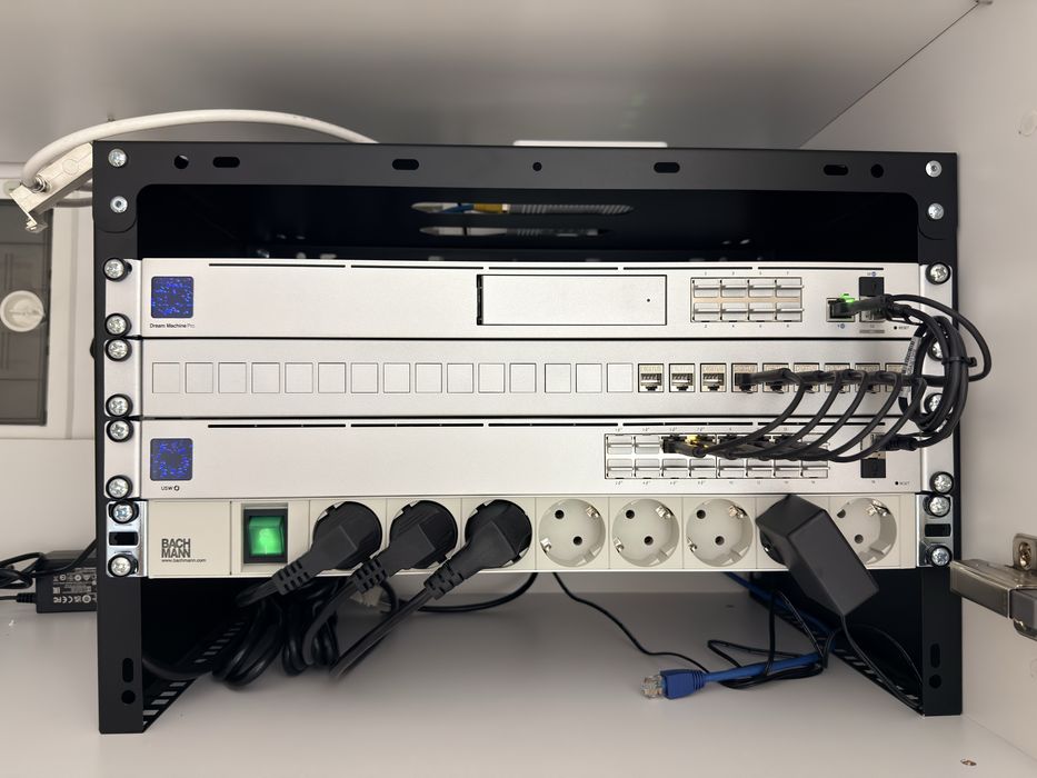 Switch Ubiquiti USW-16-PoE