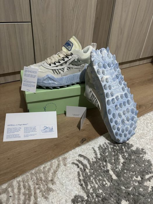 Off white noi cu eticheta