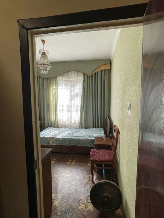 4х комнатная Квартира на первом ипотека есть этаже  с подвалом