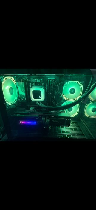 Мощен геймърски настолен компютър RX 9070 XT Ryzen 7 9800X3D 32 GB RAM DDR5 6000MHz 1 TB SSD PCIe 5.0