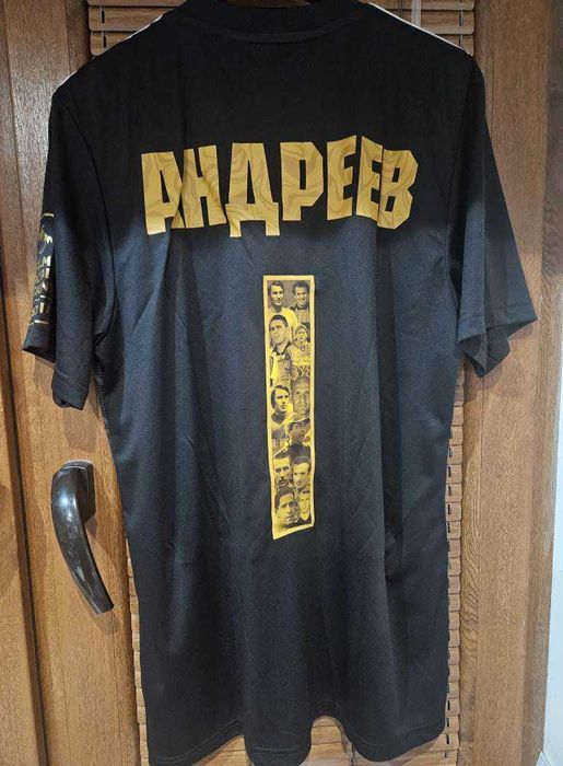 Фланелки на Левски