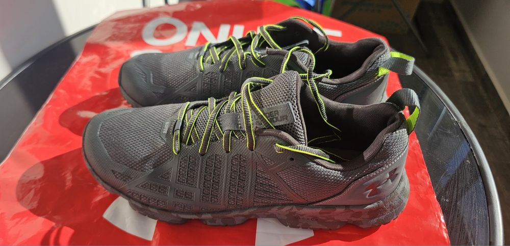 Маратонки UndeR ArmouR