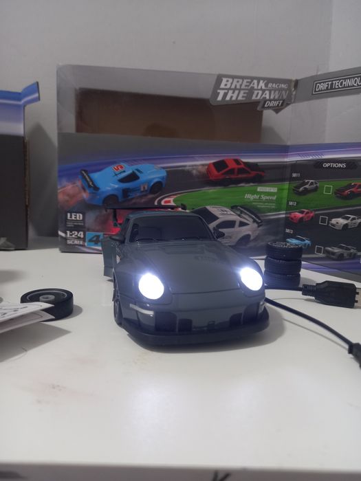 машинка на пульте управления