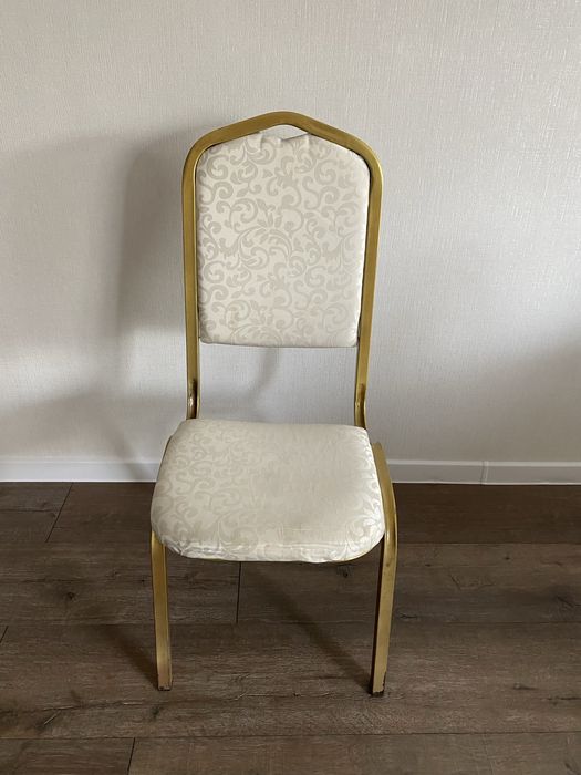 Продам кухонный стол с 12 стульями