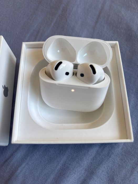 Apple AirPods 4 ANC
