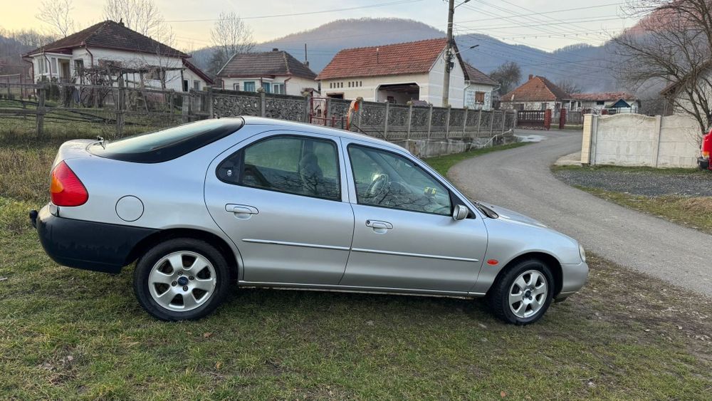 Ford Mondeo Ghia Cutie Automata Benzină + Gpl Pret 750euro