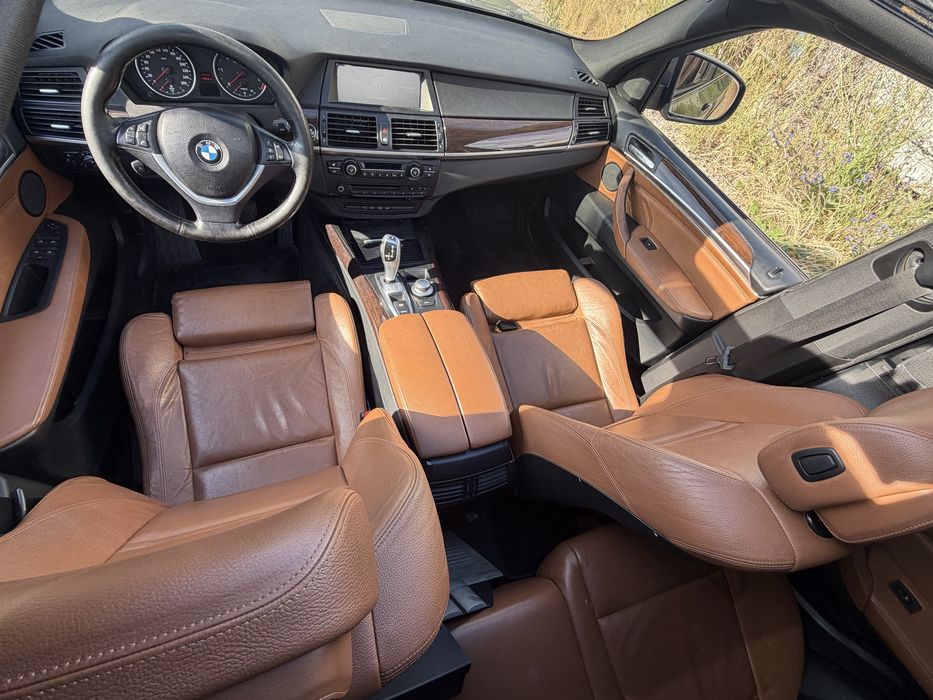 Ел рекаро салон bmw e70