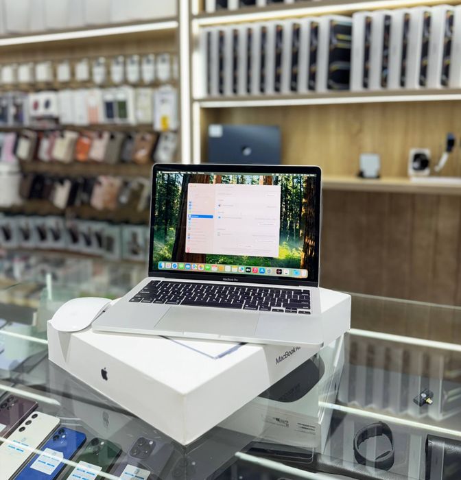 Macbook pro m1 8/256 10cycle