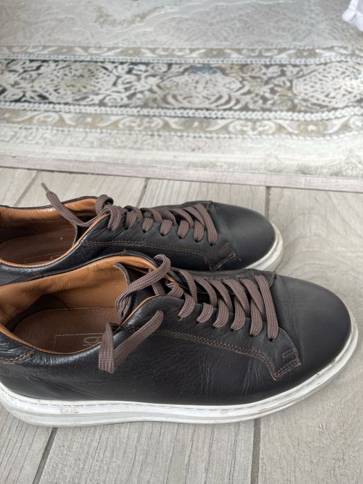 Продам кожанные кроссовки