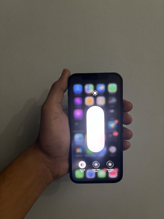 iPhone 12 с гаранти