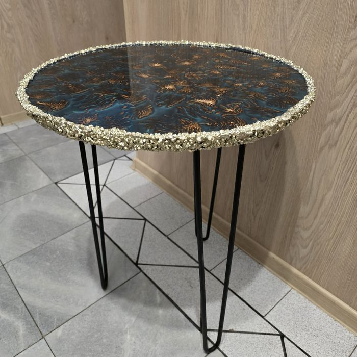 Маса от епоксидна смола и шишарки