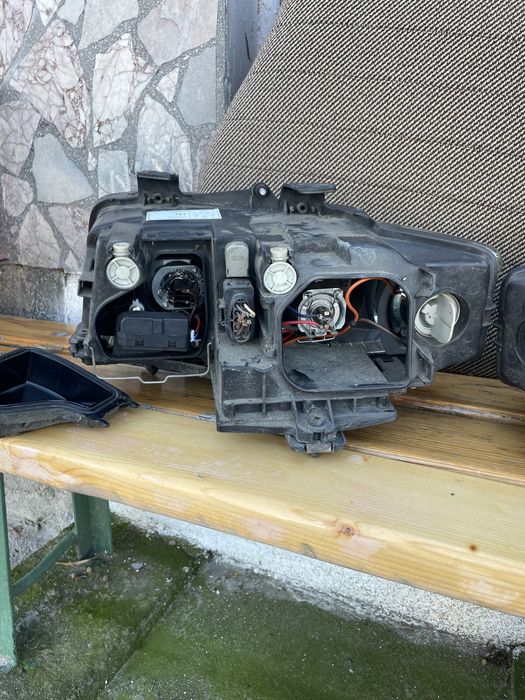 Фарове за ауди а4-б6 в добро състояние цената е за комплекта