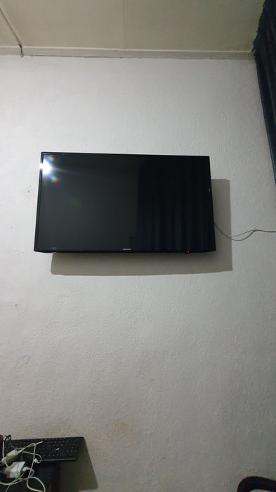 Продаётся срочно телевизор