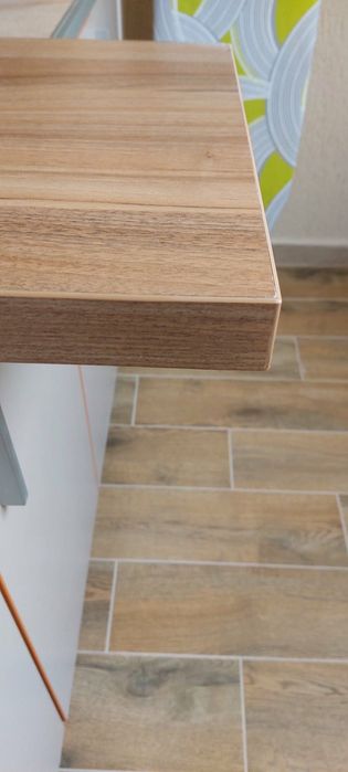 Продавам дървен рафт