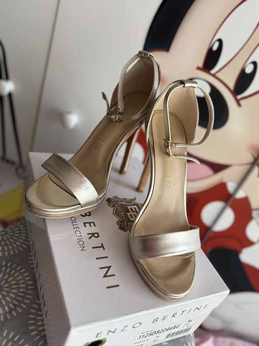Set sandale Enzo Bertini si plic auriu