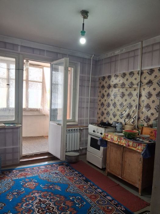 Продается 2 комнатная квартира  с 6. метровой  верандой