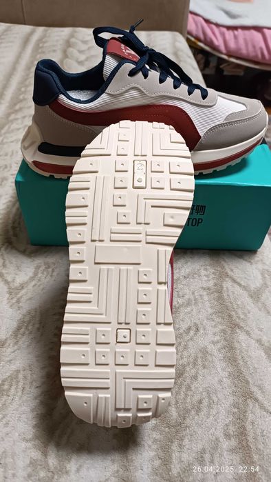 Продам кроссовки мужские. Новые