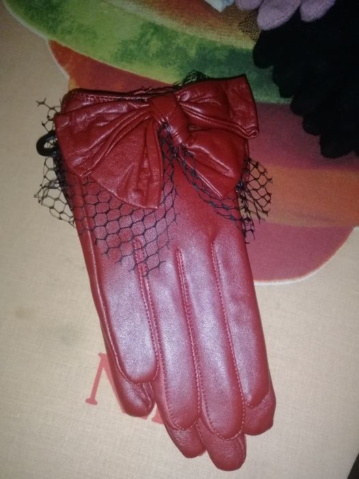 Женские перчатки