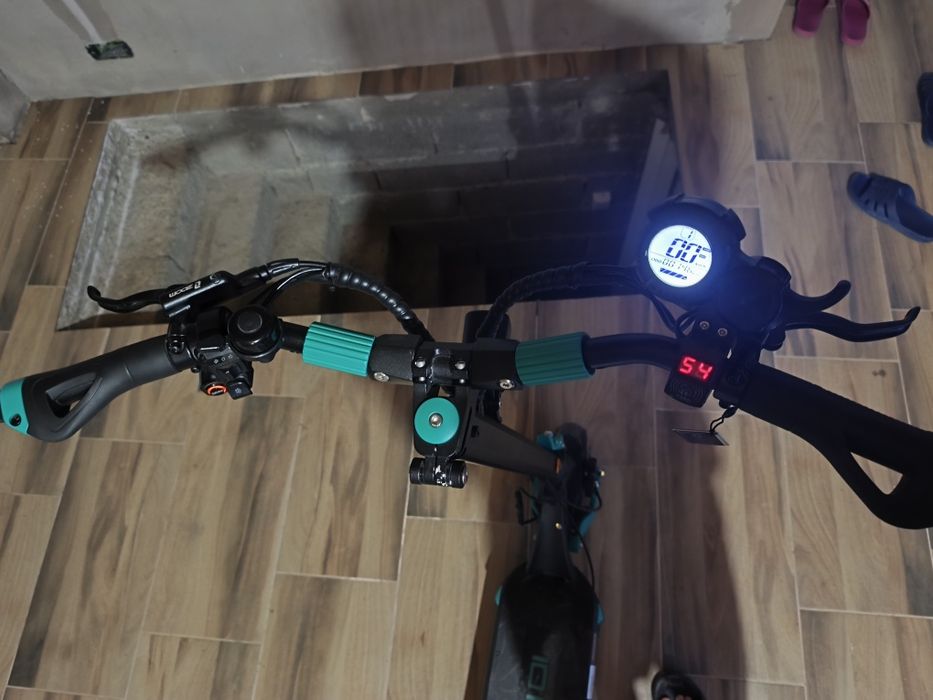 Vand trotineta electrica IO Hawk pe piese