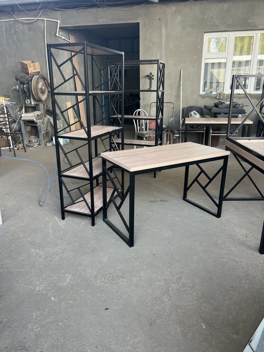 Loft parta stelajlar