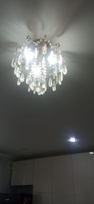 Люстры разного размера