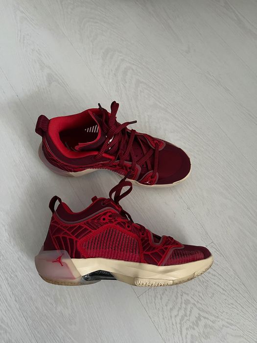 Adidasi Air Jordan - marimea 37.5