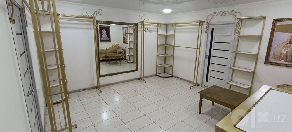 Нежилое помещение 100 м2. Вдоль дороги, на против Самарканд Дарваза.