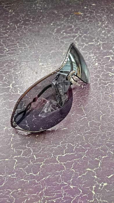 Красива туника с цветя и слънчеви очила