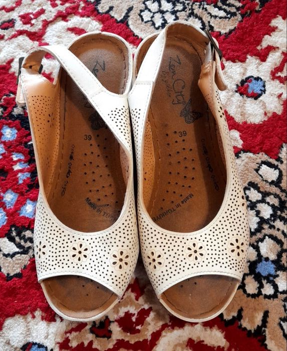 Басаножки женские.