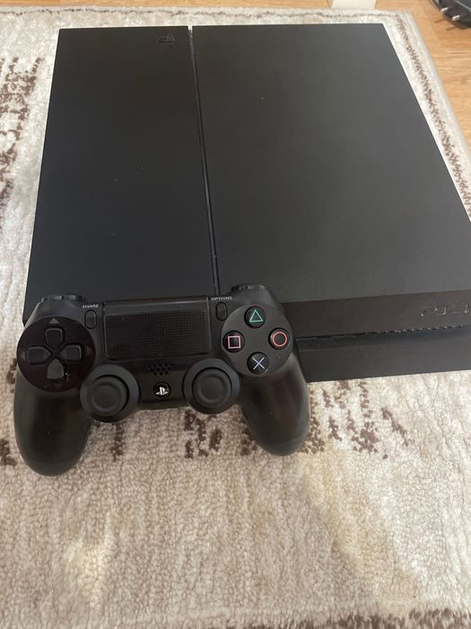 Vand Play Station 4 500 mg , 1 controler + toate jocurile