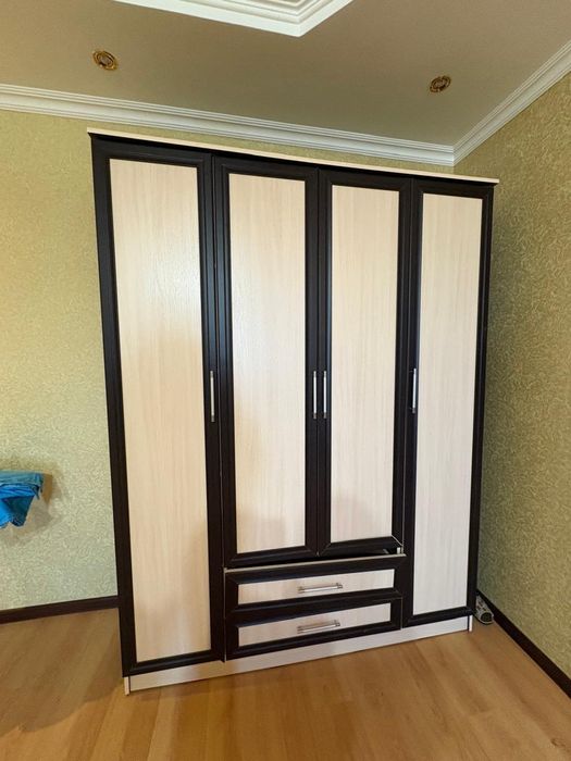 Кухонный гарнитур и стол