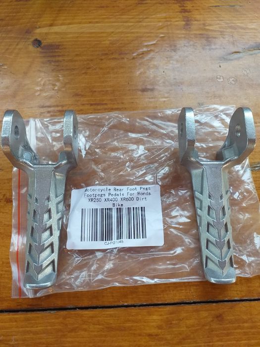 Vând scărițe spate pentru motocicletă Honda XR 250,400,600, Dirt bike
