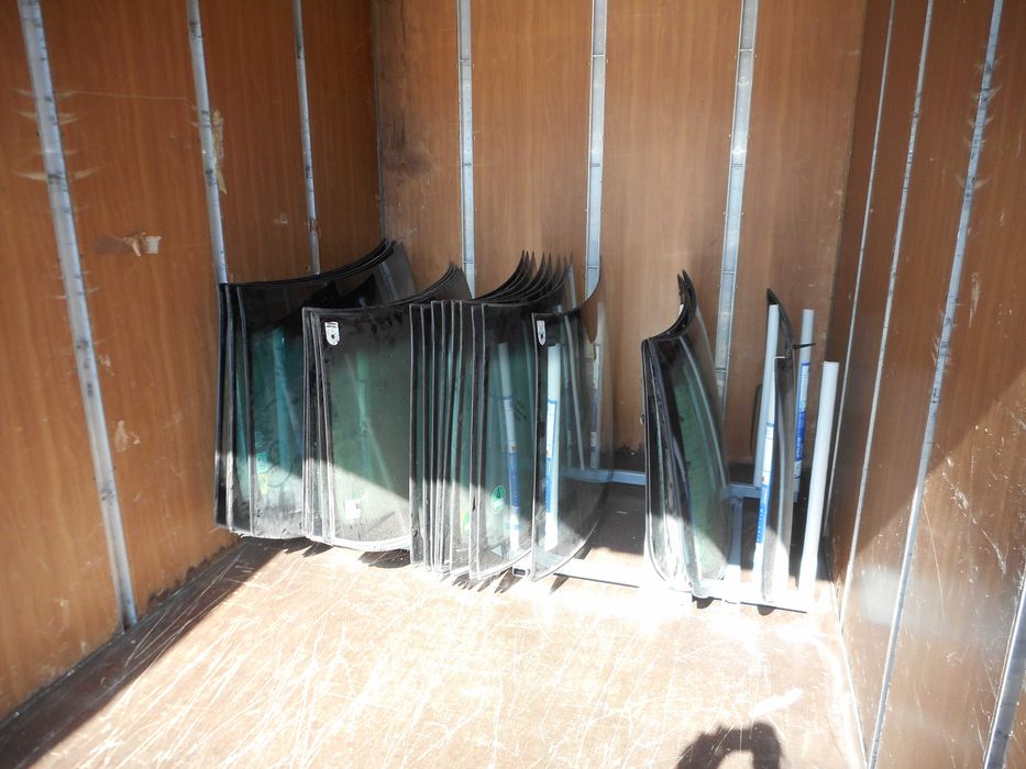 Стъкла предни задни и за врати от Мерцедес