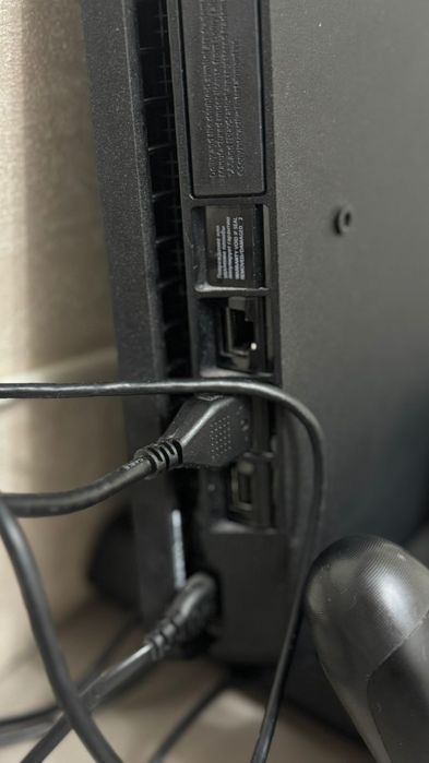 Продам PlayStation 4 slim 1 tb