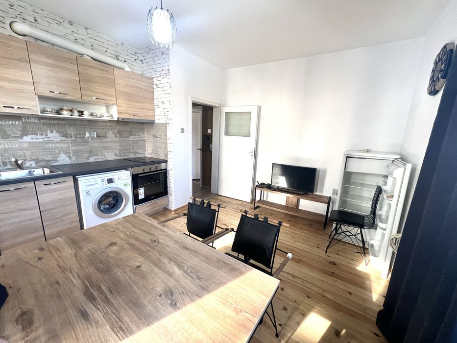 Дава се под наем Етаж от къща в Пловдив, Коматевски възел - 100 кв.м за 510 € - Снимка #1