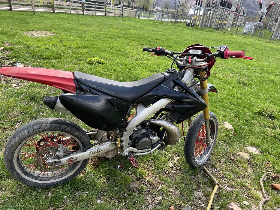 Vând cross de 80cc 6t  2timpi pornește la sfert de pedala și rece si cald pentu mai mute detali mesaj
