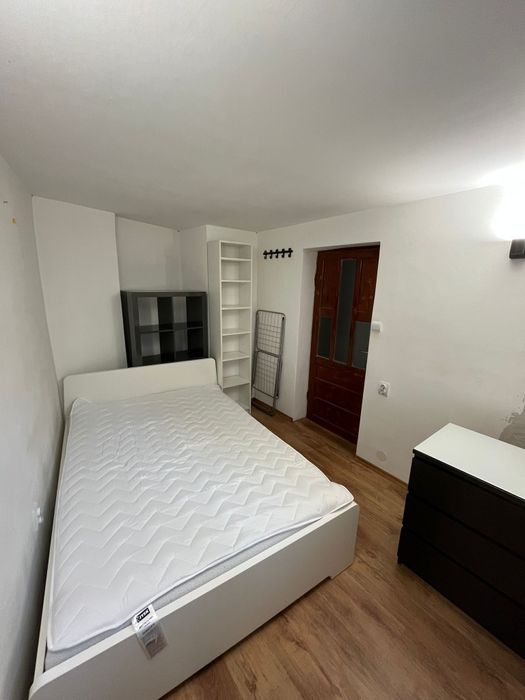 Închiriez Casa la curte Proprietar central Popa Nan