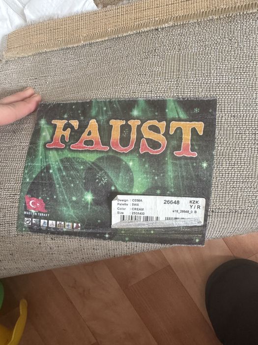 Ковер отличный,с орнаментом размер 2,5х4 м