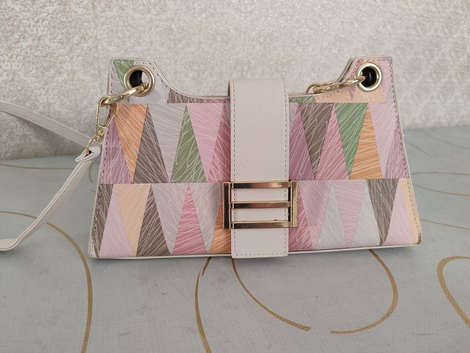 Сумочка очень красивая