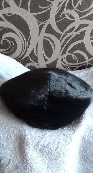 Кепка из нерпый б/у Италия