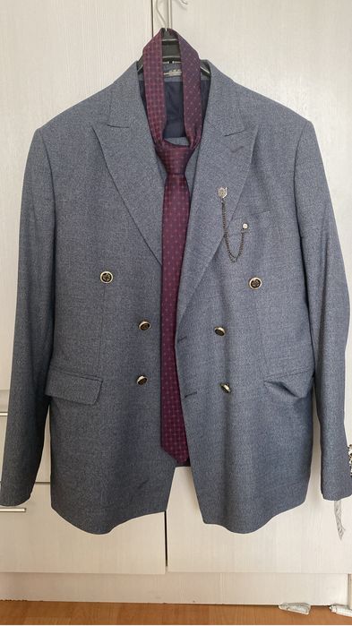 Костюм тройка с галстуком